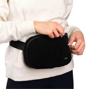 NEW LOLË Sherpa Black Furry Fleece Belt Bag Unisex Fanny Pack